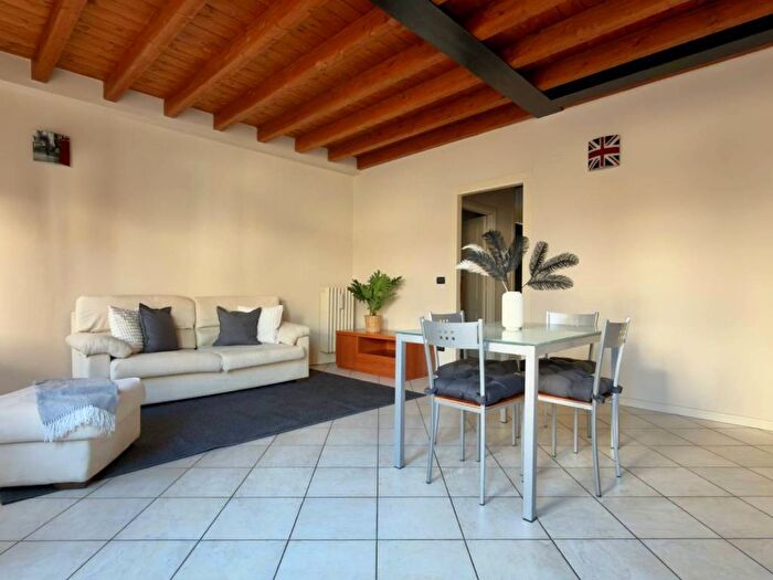Appartamento trilocale in affitto in Via Moretto, Magenta Arnaldo, Brescia
