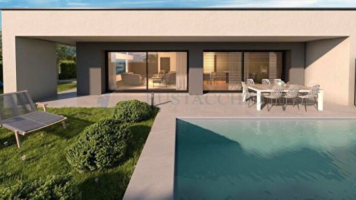 Casa quadrilocale in vendita in Viale Milano, Appiano Gentile