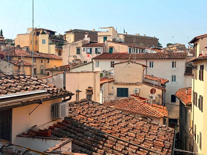 Appartamento quadrilocale in affitto in Borgo San Iacopo, Firenze