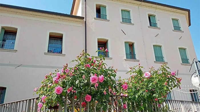 Appartamento bilocale in vendita in Sernaglia della Battaglia Falzè di Piave Via Passo Barca, Montebelluna