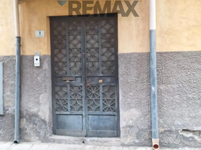 Appartamento con 5 locali in affitto in Via Urbino, Paterno