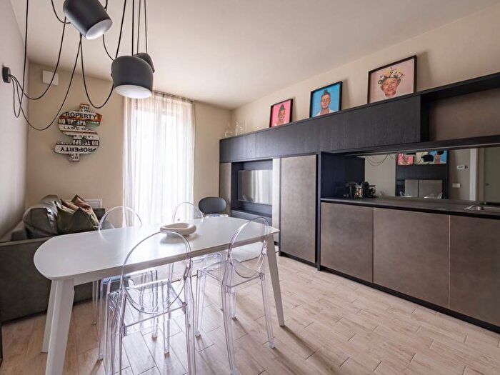 Appartamento bilocale in affitto in Via Marco Polo, Porta Nuova, Milano