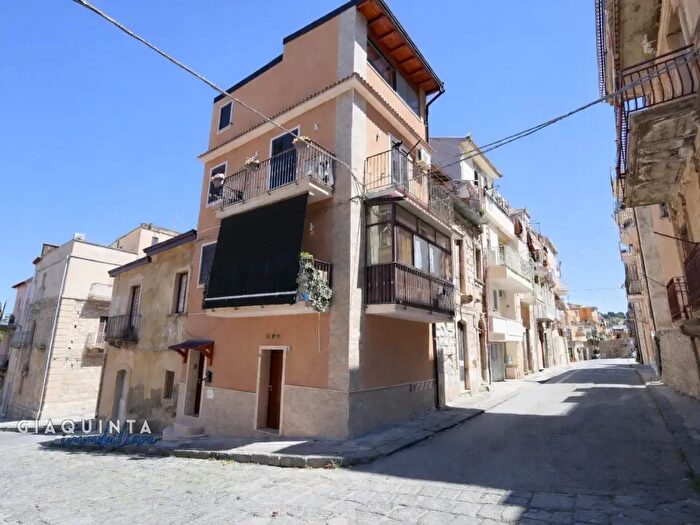 Casa trilocale in vendita in Via Santissimo Crocifisso N, Ramacca