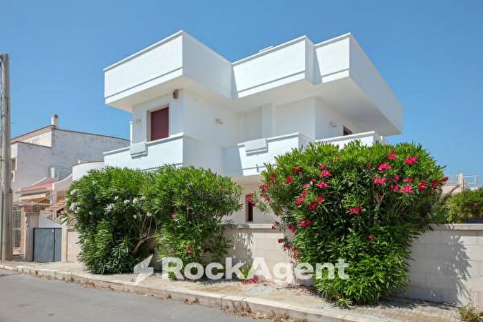 Casa con 6 locali in vendita in Via Venere, Carovigno