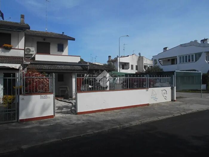 Casa trilocale in vendita in Viale degli Appennini, Comacchio