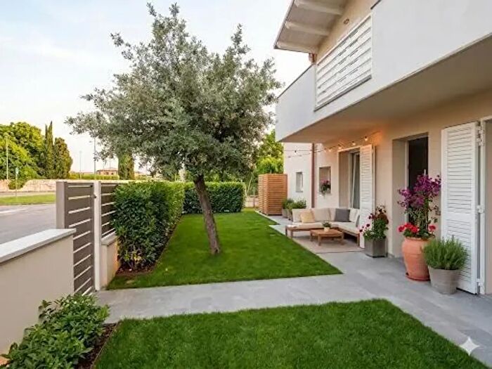 Appartamento quadrilocale in vendita in Via Bisenzio, Campi Bisenzio