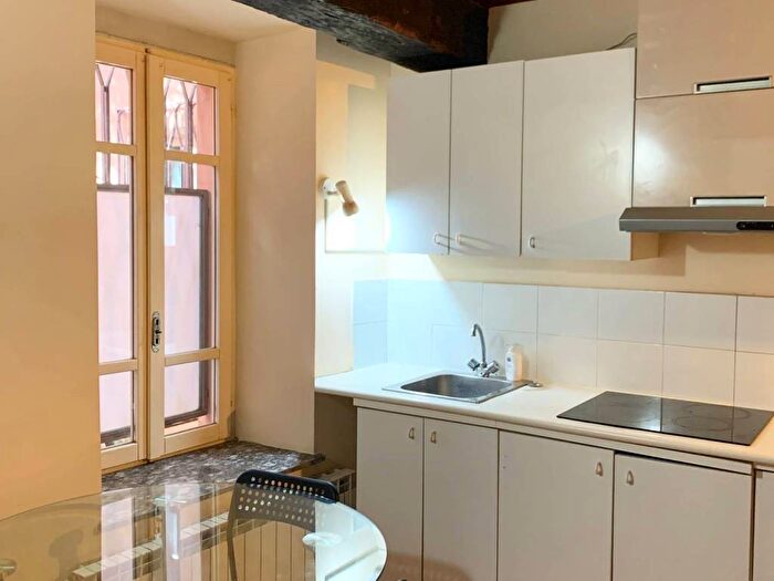 Appartamento trilocale in affitto in Vicolo Pazzarelli, Centro Storico, Piacenza