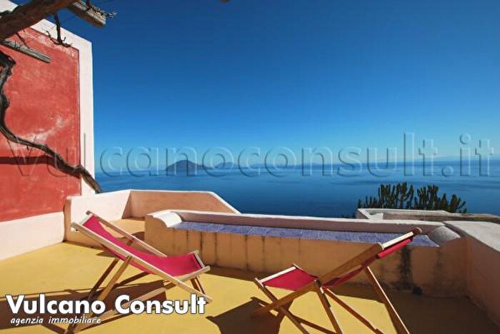 Appartamento trilocale in vendita in Strada Comunale Passo Mulino, Lipari