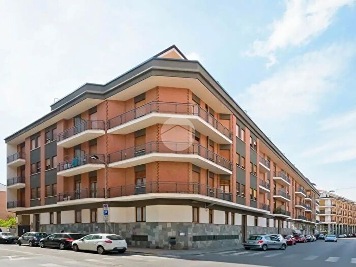 Appartamento quadrilocale in vendita in Via Fratelli Carando, Bra