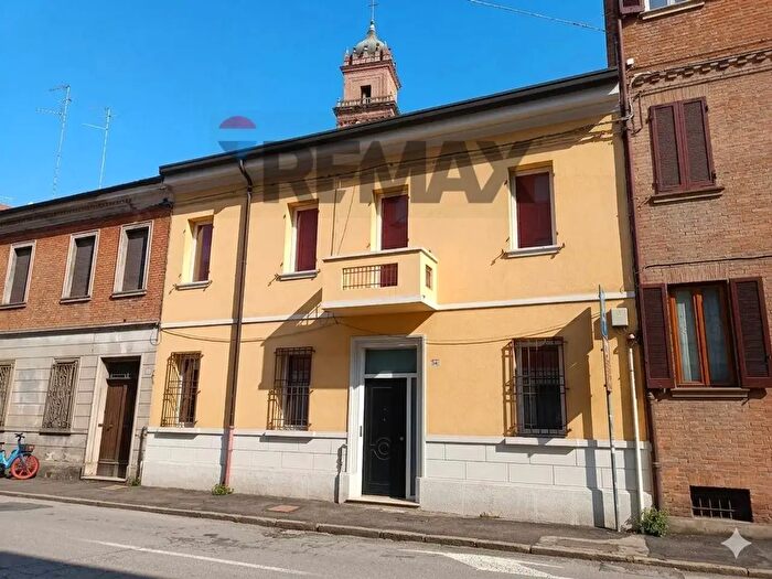 Casa con 8 locali in vendita in Ferrara