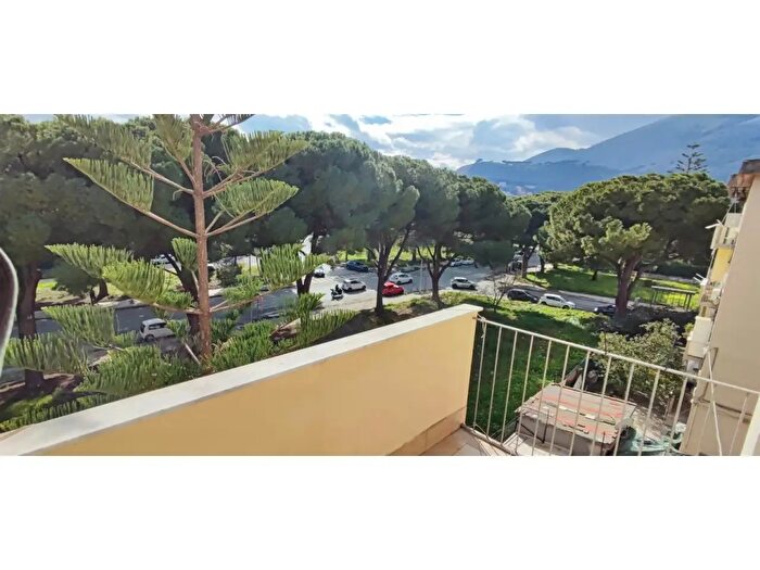 Appartamento quadrilocale in vendita in Via Assoro, Palermo