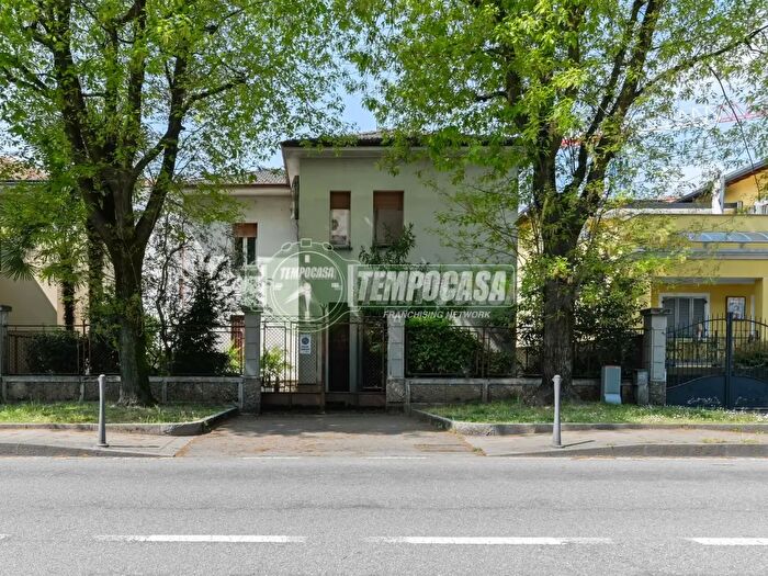 Appartamento trilocale in vendita in Viale Risorgimento, Vimercate