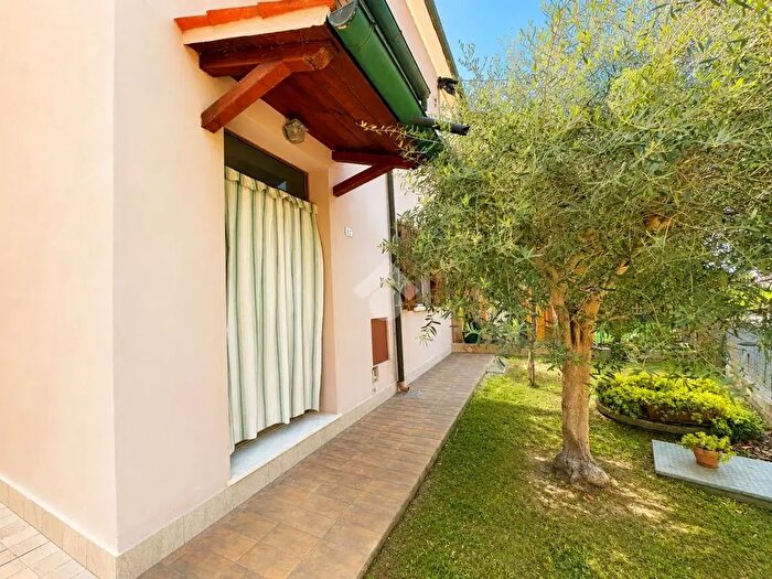 Casa con 5 locali in vendita in Via Madonna, Ravenna