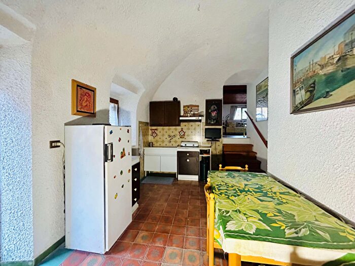 Casa con 6 locali in vendita in Ponte di Nava, Ormea