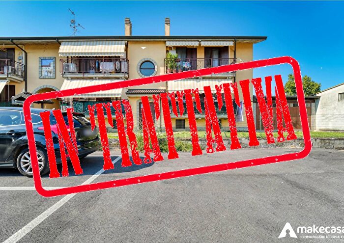 Appartamento trilocale in vendita in Via IV Novembre, Mulazzano