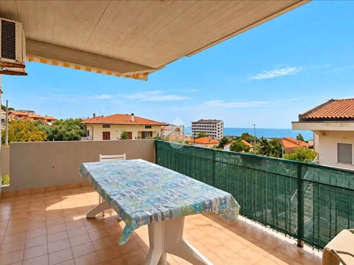 Appartamento trilocale in vendita in Viale Europa, Ortona