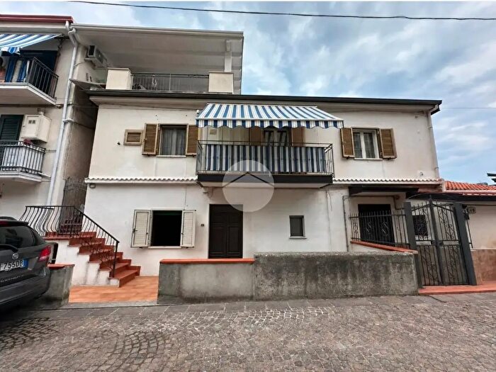 Appartamento trilocale in vendita in Via Baracche, Paola