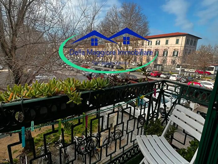 Appartamento con 7 locali in vendita in Piazza Mazzini, Livorno