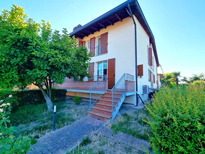 Casa trilocale in vendita in Via di Giù Lugo, Lugo