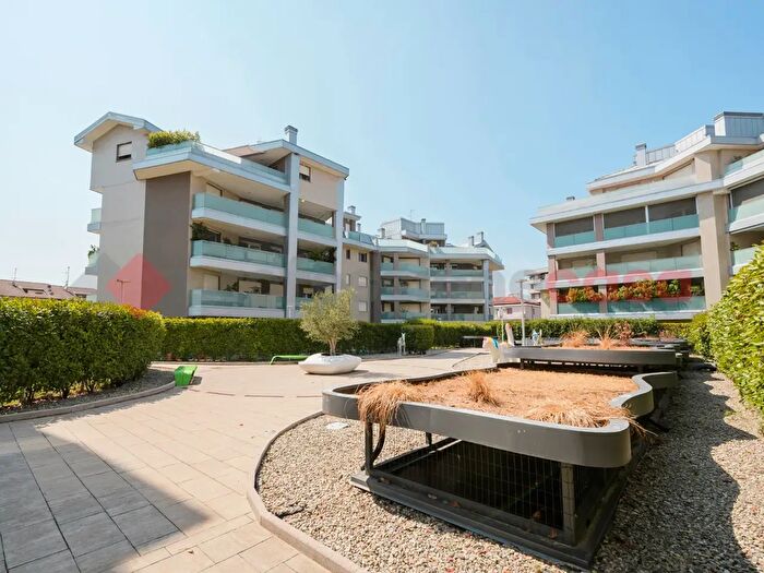 Appartamento quadrilocale in vendita in Via Dante, Buccinasco