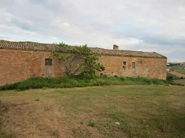 Casa con 6 locali in vendita in Contrada Vallasciano, Fermo
