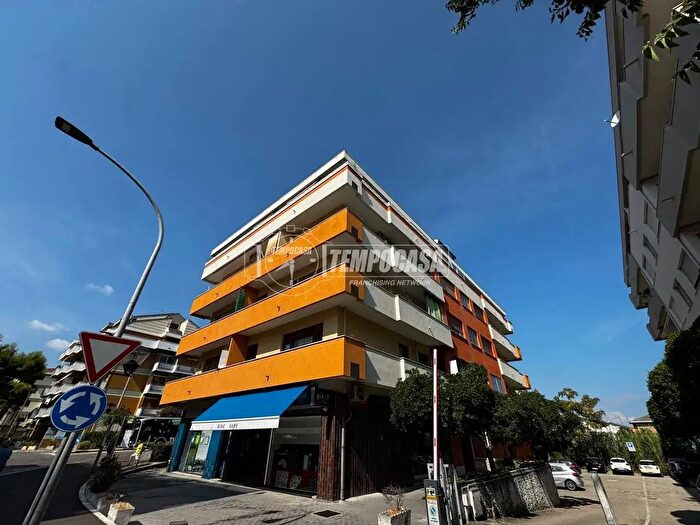 Appartamento trilocale in vendita in Via Pola, Francavilla Al Mare