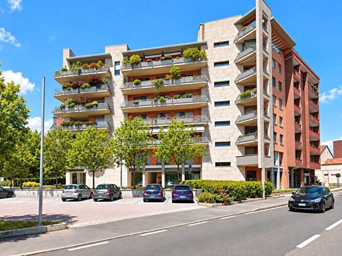 Appartamento trilocale in vendita in Via Cesare Miola, Saronno