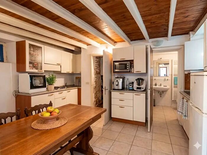 Casa trilocale in vendita in Via Chini, Valganna