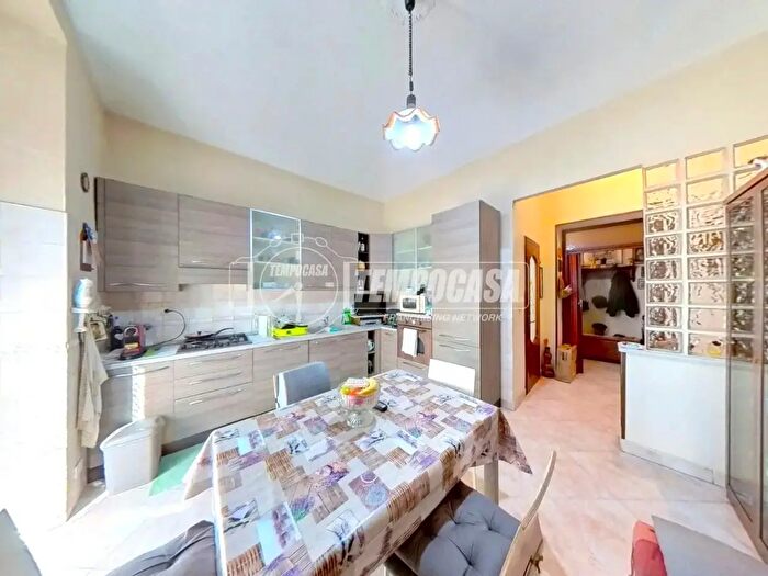 Appartamento trilocale in vendita in Via Lauro Rossi, Torino