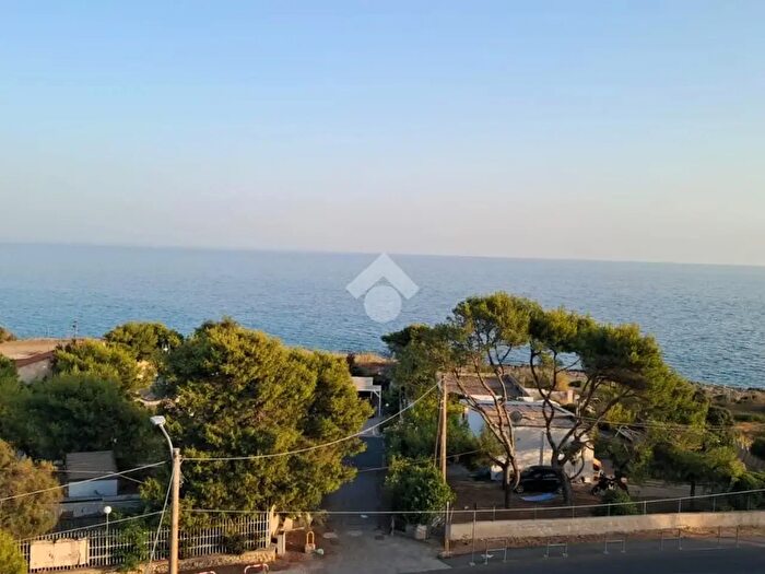Casa con 10 locali in vendita in Pulsano