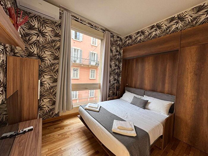 Appartamento trilocale in affitto in Via Meravigli, Duomo, Milano