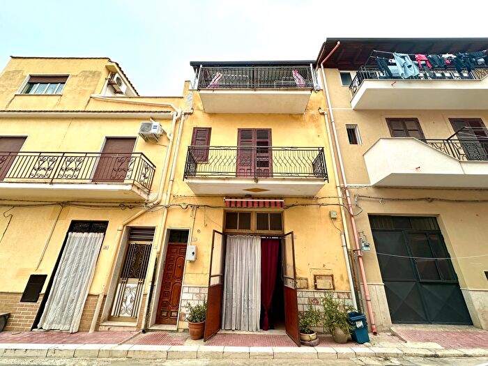 Casa con 13 locali in vendita in Trappeto Via Torino, Trappeto