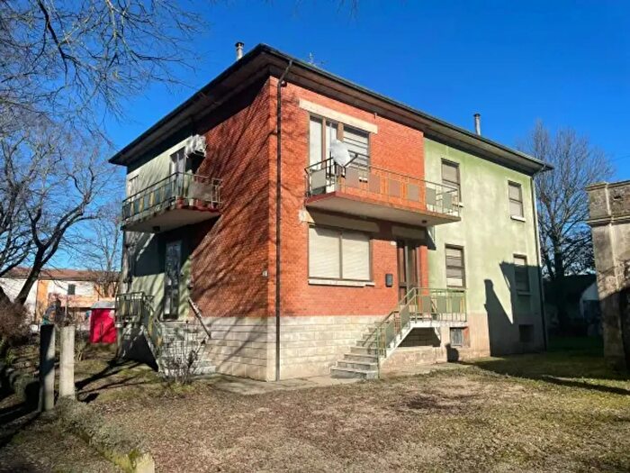 Casa con 6 locali in vendita in Via Cardinala, Imola