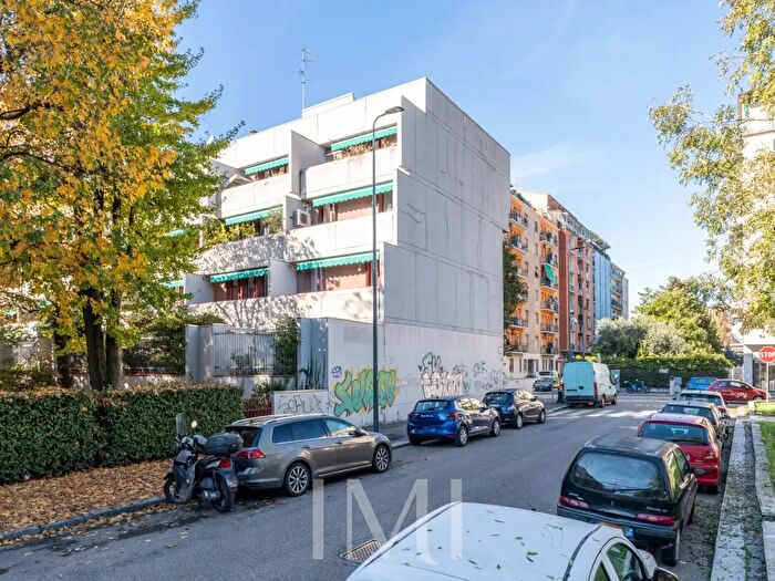 Appartamento quadrilocale in vendita in Via Fiuggi, Milano