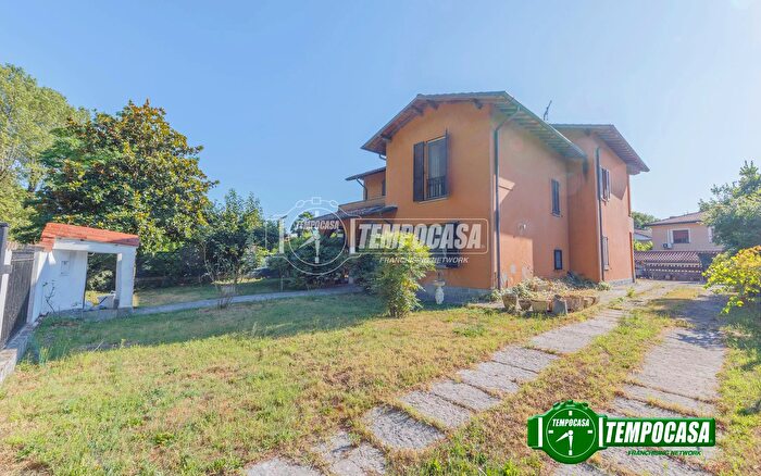 Casa con 6 locali in vendita in Via Bixio, Binasco