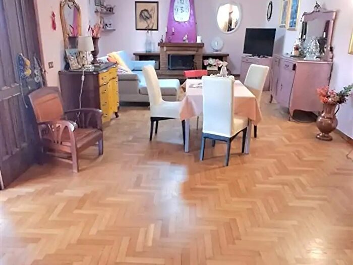 Casa con 10 locali in vendita in Quistello