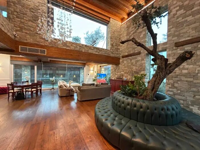 Casa con 6 locali in vendita in Monza