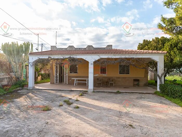 Casa con 6 locali in vendita in Siracusa