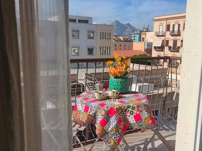 Appartamento monolocale in affitto in Via Rosario Gregorio, Palermo