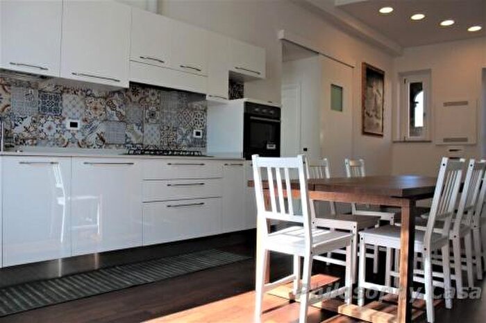 Appartamento con 6 locali in affitto in Ancona Corso Garibaldi, Ancona