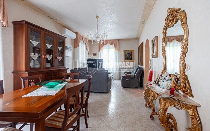 Appartamento trilocale in vendita in Via Cherubino Forzani, Reggio Emilia