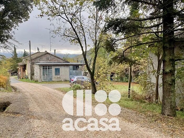 Casa con 5 locali in vendita in Mercato Saraceno