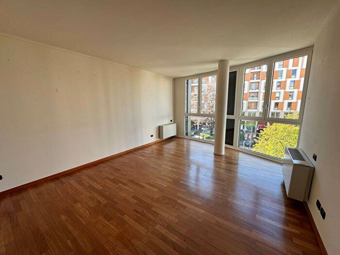 Appartamento trilocale in affitto in Largo La Foppa, Moscova, Milano