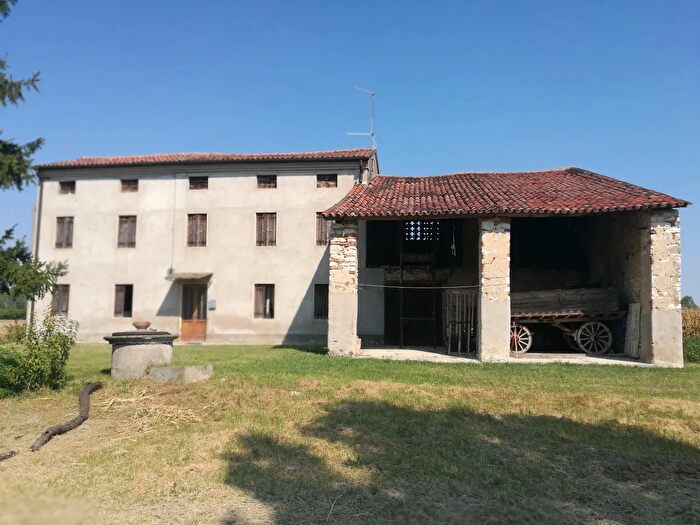 Casa quadrilocale in vendita in Via Lovolo, Rovolon