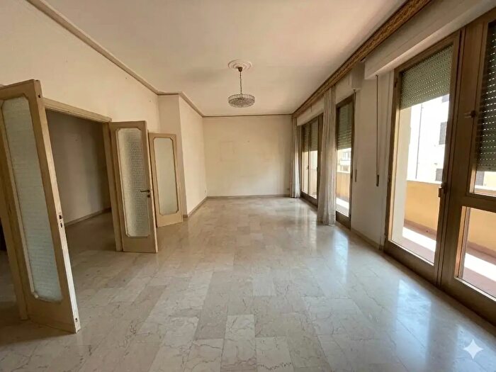Appartamento con 6 locali in vendita in Firenze