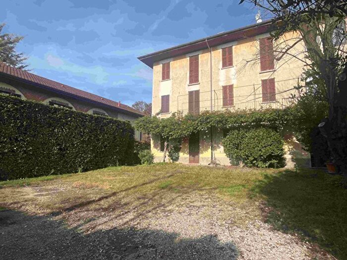 Casa con 6 locali in affitto in Via Oriano, Centro, Sesto Calende