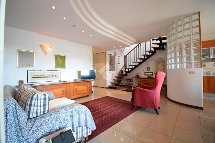 Appartamento trilocale in vendita in Via Monte Grappa, Monza