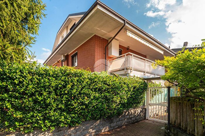 Casa con 6 locali in vendita in Via Chiri, Alpignano