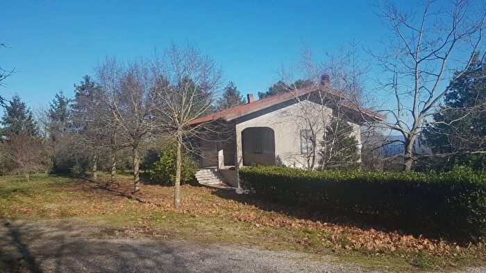 Casa con 8 locali in vendita in Strada Regionale Castrense Snc Valentano, Valentano