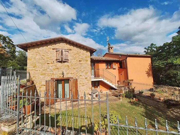 Casa con 6 locali in vendita in San Severino Marche